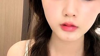 Amateur Webcam Cute Teen Plays Solo