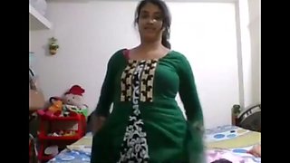 Desi babe getting nude and seducing on webcam