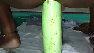Bhabhi Ne jabardast louki chut me dala