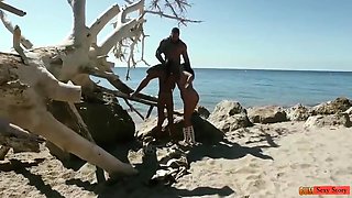 Julia De Lucia And Apolonia Lapiedra - Future Sexy Love Story - Cute Girls
