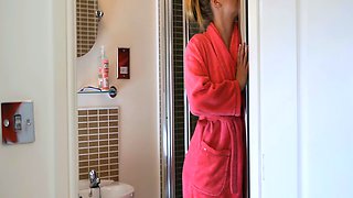-Wankitnow- Hayley Marie Coppin - Shower Voyeur