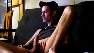 Amateur Twink Bates Masturbating