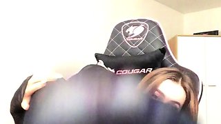 Hot amateur webcam teen masturbates for their fans
