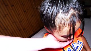 Hot Thai teen Poohpea serving her client