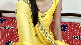 Cheating Indian Bhabhi Gets her Big Ass Fucked By Devar Indian Village Desi Bhabhi Ki Devar ke Sath Mast Desi Chudai xxx