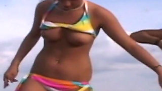 All Natural College Hotties Take Their Bikinis off