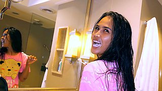 Sexy Thai MILF wife homemade porno video