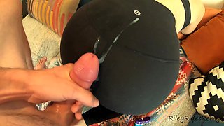 Worshiping Step Sisters Perfect Bubble Butt After Yoga Class & Cumming On Her Lululemon Yoga Pants