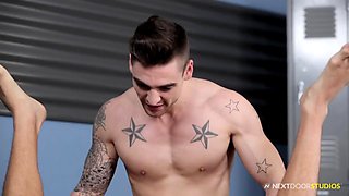 Johnny Torque Deep-Throats Muscle Hunk Drake Tyler at Gym