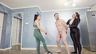 Lesbiene Dominante Lovesc In Coaie Un Fraier Beta, Ballbusting, Humiliation