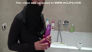 Femme De Menage Algerienne Lors De Son Premier Jour Avec Un Nouveau Client