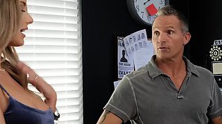 Naughty America - Kayley Gunner fucks detective London at