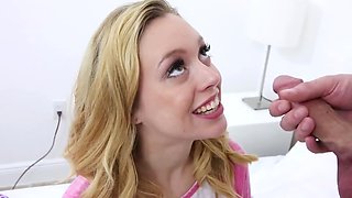 Classy fair-haired babe gives an amazing blowjob