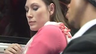 Amateur woman get masturbated in a bus