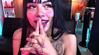 Brunette Couch Webcam Solo Fun Masturbating