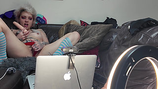 The Giantess Camgirl - and Her Tiny Pizza Boy