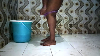 Indian Tamil Hot Wife Saranya Bath Show