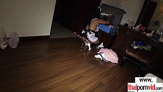 Landlord fucked his hot MILF Thai maid