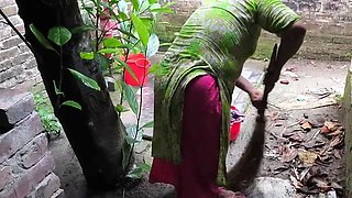 I see my aunty going to take a bath after I hugged and Fucking ass