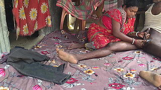 Bimar housewife mein land mein tel lagakar malish ki