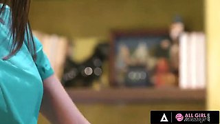 Busty Gabbie Carter Gets Wild Lesbian Massage from Masseuse Eliza Ibarra - Big Tits, Pussy Licking & 69