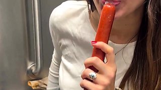 Webcam fun mature brunette with toys cum on cam