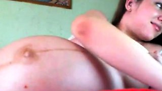 Pregnant Girl Shows Off Big Nipples on Webcam