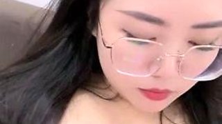 Amateur Webcam Cute Teen Plays Solo with Big