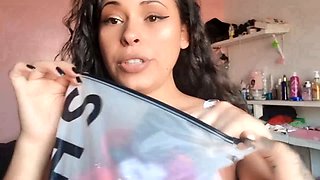 Brasileira, langerie, upskirt no panties