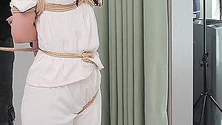 My Girlfriend Was Bound and Tied up with Rope, Experienced a Vibrating Orgasm, and Was Barefoot.