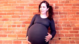 Pregnant yong and sexy (sexy mommy)