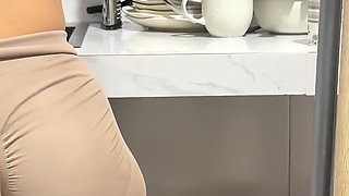 Mature Stepmom of Grnan Ass Very Horny in the Kitchen