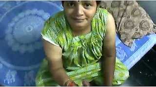 Mature and happy Indian aunty giving oily handjob on cam