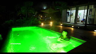 In a Public Jacuzzi, He Cum Inside Her Pussy