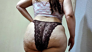 Nicole's Silly Fat Tease: Jiggling Cellulite Ass & Soft Belly Dance