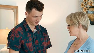 Hentai Stepmom Dee Williams and Josh Rivers Pound Out All Those Taboos in Hardcore Fuck Session