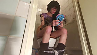 Piss & big thing while playing on my telephone pt1