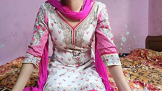 By giving the beauty of sister-in-law, the uncle on the side did not agree to it