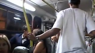 La chaudasse se fait bien baiser dans le bus
