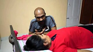 Desi indian finging her fucking pussy for cam at
