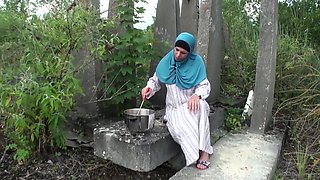 French Arab girl exchanges some oral pleasure