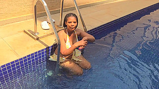 Rich Woman Masturbate in Her Swimming Pool