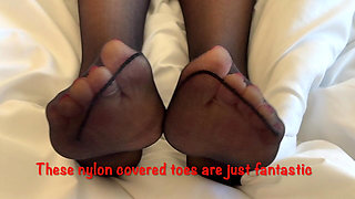Mrs Mature Feet Teasing You All with Her Cute Toes 397