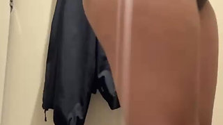 Girl with a Big Ass Shaking in Public