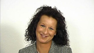 Hairy mature pleasures herself at the casting