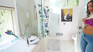 Sisi Rose Big Ass Slut Accidentally Fucked Her Stepbrother