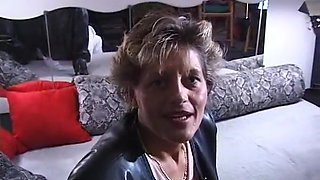 Mature Slut Fingers And Rubs Her Snatch At The Casting
