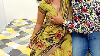 Komal Malik Raha Hai Sayad Jaldi Kapde Pahne Bhago