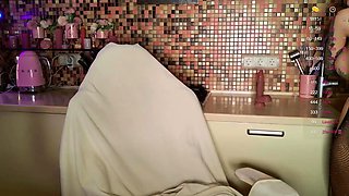Hot amateur blonde pregnant toying her pussy solo