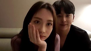Korean anchor Sweet couple Super beautiful fake big papaya breast